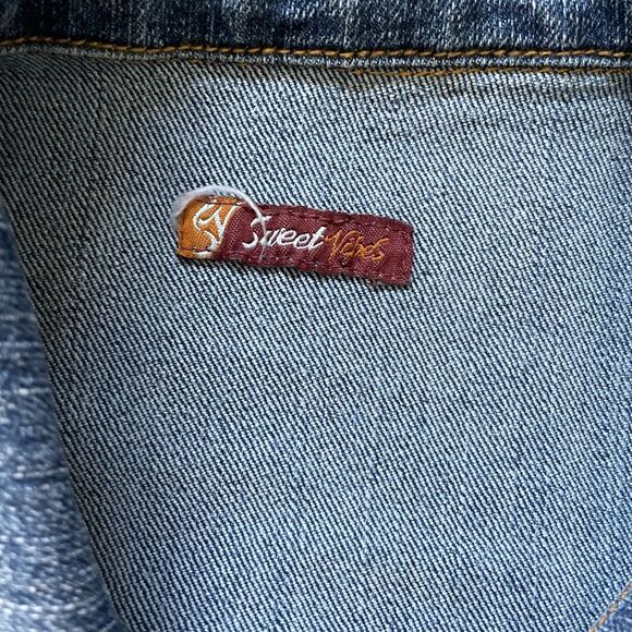 Sweet Vibes Bolero length jeans Jacket some distressing Size M runs small - Picture 4 of 10